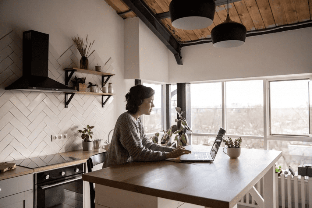 A woman in front of her laptop.
