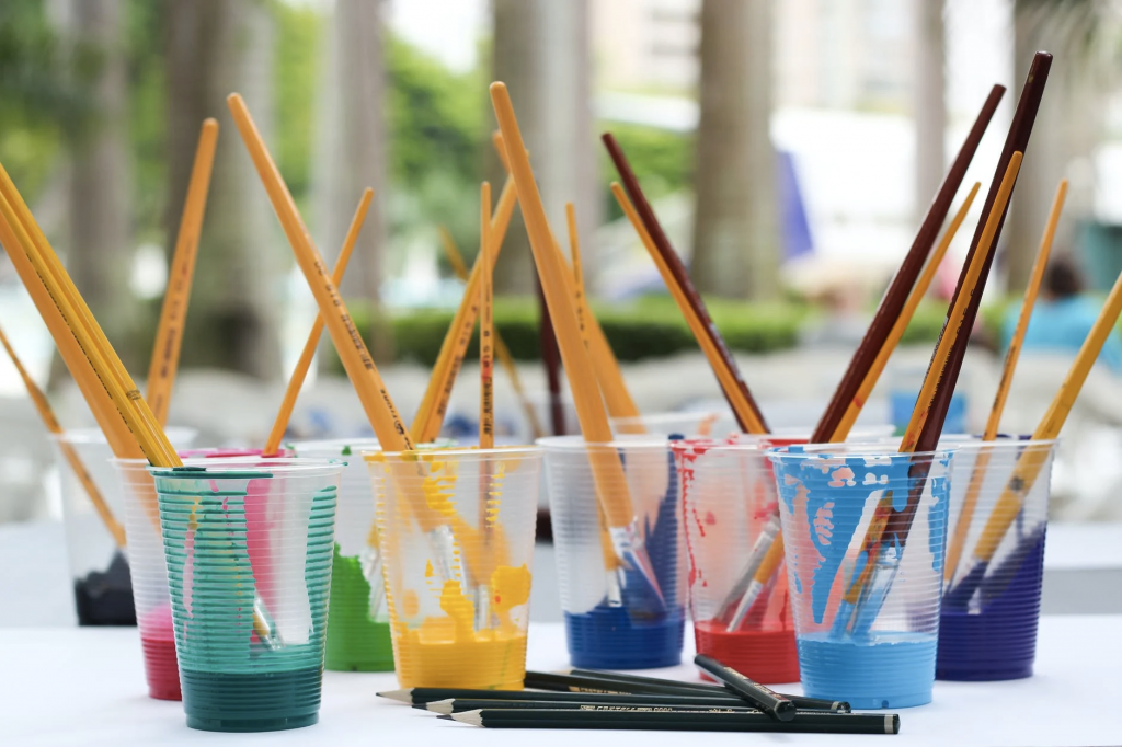Pain and other painting tools.